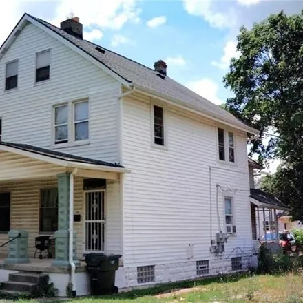 Buy this 8 bed house on 1319 Hildreth Ave in Columbus, Ohio