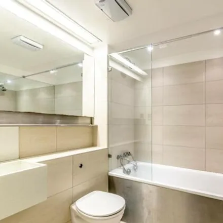 Image 3 - Naxos Building, 4 Hutching's Street, Millwall, London, E14 8LW, United Kingdom - Apartment for sale