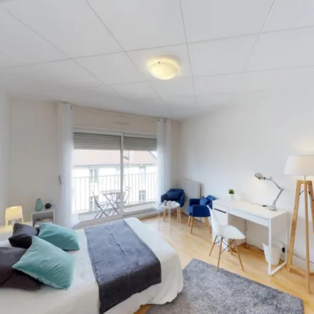 Rent this 5 bed room on 93 Rue Marius Berliet in 69008 Lyon, France