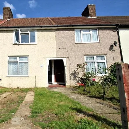 Rent this 2 bed townhouse on Shortcrofts Road in London, RM9 5PP