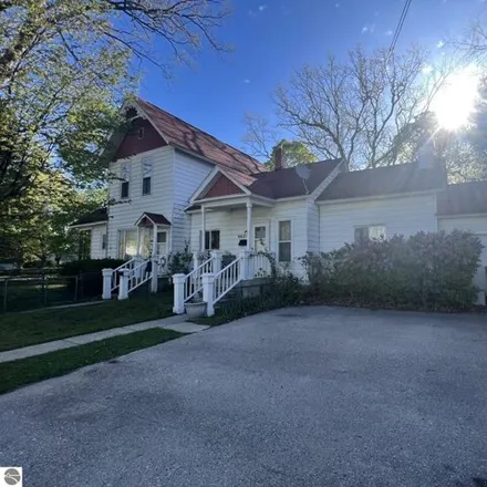 Buy this 5 bed house on 319 Rose Street in Traverse City, MI 49686