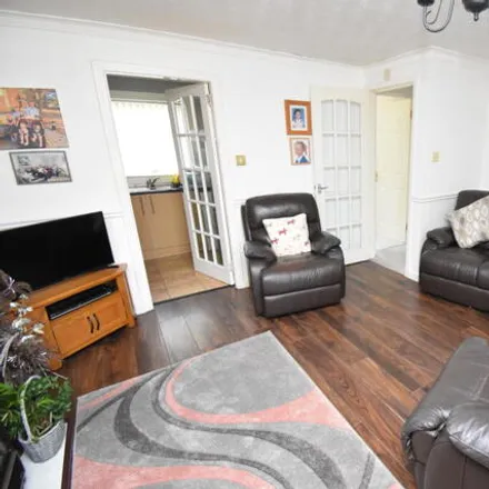 Image 3 - Greenlaw Crescent, Paisley, PA1 3RS, United Kingdom - Apartment for sale