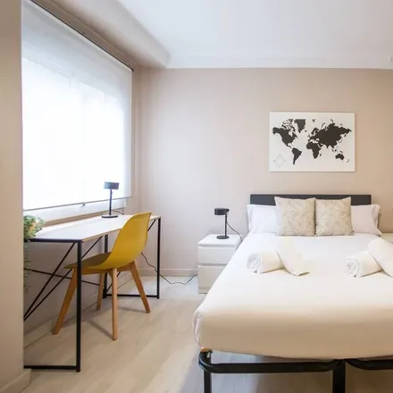 Rent this 3 bed apartment on Ajuntament de l'Hospitalet de Llobregat in Plaça de l'Ajuntament, 11