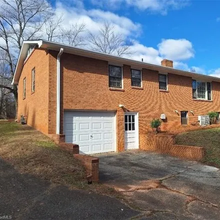 Image 8 - 149 Peace Haven Road North, Winston-Salem, NC 27104, USA - House for sale