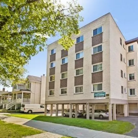 Rent this 3 bed apartment on 2331-2333 West Lunt Avenue in Chicago, IL 60645