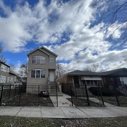 Buy this 3 bed house on 11925 South La Salle Street in Chicago, IL 60628