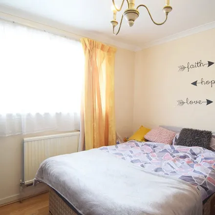 Rent this 3 bed townhouse on Howdens Joinery in Oldfield Lane North, London