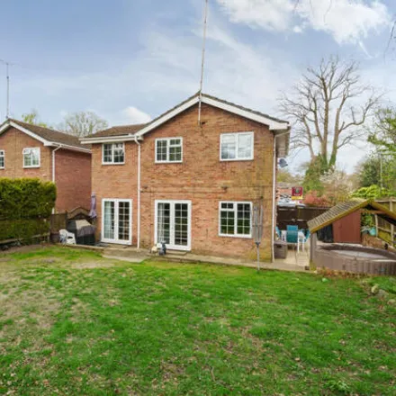 Image 3 - Elizabeth Avenue, Bagshot, GU19 5NX, United Kingdom - House for sale