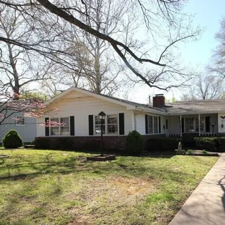 Buy this 3 bed house on 3022 East Sunset Street in Springfield, MO 65804