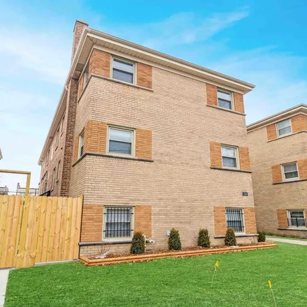 Rent this 2 bed apartment on 3938 North California Avenue in Chicago, IL 60625