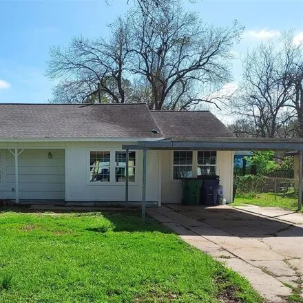 Buy this 3 bed house on 922 Nottingham Drive in Angleton, TX 77515