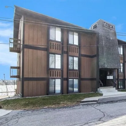 Buy this 3 bed condo on Cliffs on the Bay in Ypsilanti Charter Township, MI 48198
