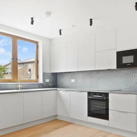 Rent this 3 bed apartment on 1 Wilberforce Road in London, N4 2SW
