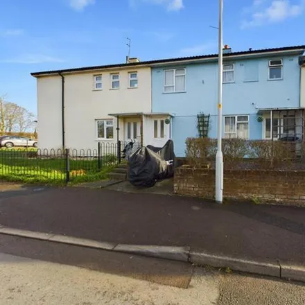 Buy this 3 bed townhouse on Westbury Road in Gloucester, GL4 0LZ