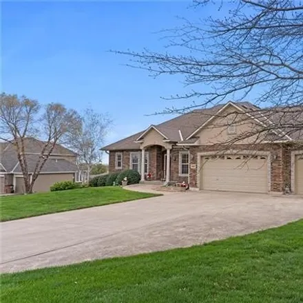 Image 3 - 533 Horizon Parkway, Raymore, MO 64083, USA - House for sale