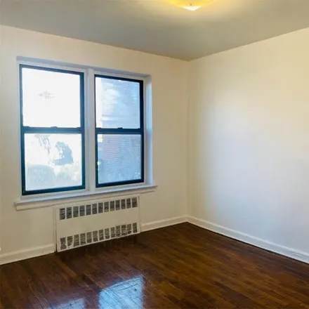 Image 3 - 87-56 87th Street, New York, NY 11372, USA - Apartment for sale