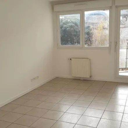 Image 3 - 6 Place Sadi Carnot, 69700 Givors, France - Apartment for rent