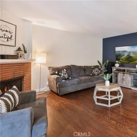 Image 3 - 7031 Cantaloupe Avenue, Los Angeles, CA 91405, USA - House for sale