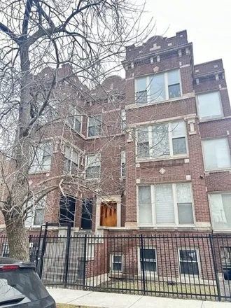 Buy this 3 bed condo on 5711-5713 South Calumet Avenue in Chicago, IL 60637