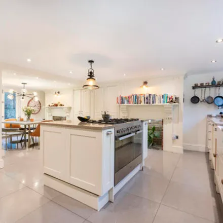 Image 3 - 259 Kennington Road, London, SE11 4PG, United Kingdom - Townhouse for sale