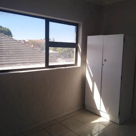 Image 4 - Windsor High School, Smuts Road, Lansdowne, Cape Town, 7780, South Africa - Apartment for rent