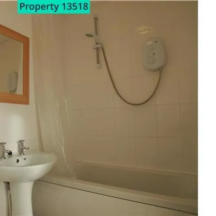 Image 5 - Abbeydale Mount, Leeds, LS5 3RA, United Kingdom - Apartment for rent