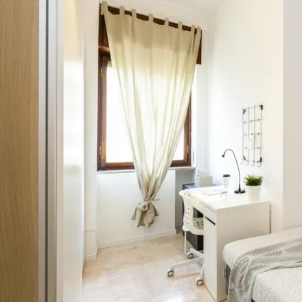 Rent this 7 bed room on Gattullo in Viale Col di Lana, 20136 Milan MI