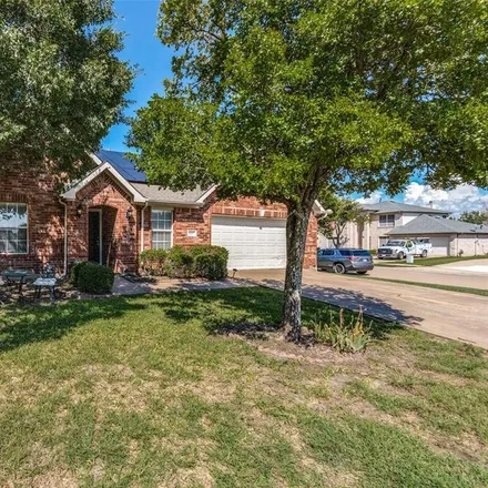 Buy this 3 bed house on 1104 Hampton Drive in Forney, TX 75126