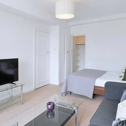Rent this 1 bed apartment on 27 Hill Street in London, W1J 5LX