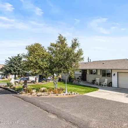 Image 2 - 55 Highland Court, Selah, WA 98942, USA - House for sale