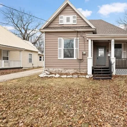 Buy this 2 bed house on 2048 North Grant Avenue in Springfield, MO 65803