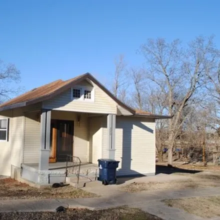 Buy this 3 bed house on 294 East Sycamore Street in Independence, KS 67301