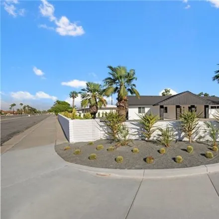 Image 3 - 2460 North Aurora Drive, Palm Springs, CA 92262, USA - House for sale