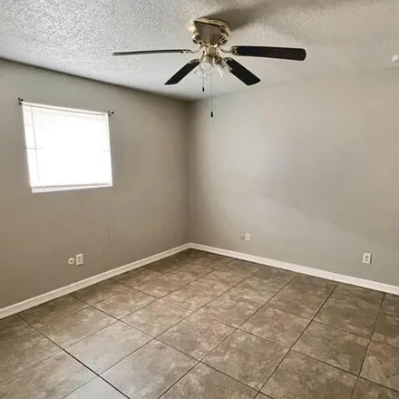 Image 2 - 1598 Kent Avenue, Nederland, TX 77627, USA - House for rent