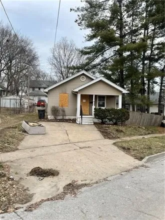 Buy this 2 bed house on 3129 8th Street in Des Moines, IA 50313