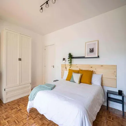 Rent this 6 bed room on Madrid in Ministerio de Defensa, Calle Pedro Teixeira