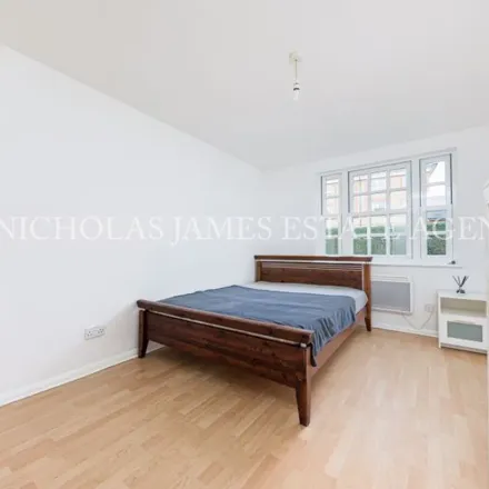 Image 6 - Chimes Avenue, London, N13 5HR, United Kingdom - Apartment for rent