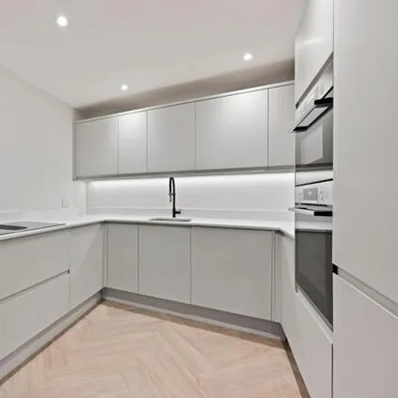 Image 3 - Church Hill Road, London, SM3 8LB, United Kingdom - Apartment for sale