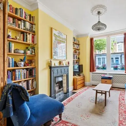 Image 3 - Painsthorpe Road, London, N16 0RB, United Kingdom - Townhouse for sale