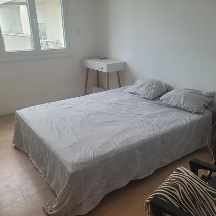 Rent this 4 bed apartment on 12 Boulevard Alphonse Daudet in 30000 Nîmes, France