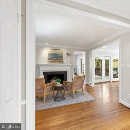 Image 4 - 4815 Calvert Street Northwest, Washington, DC 20007, USA - House for sale