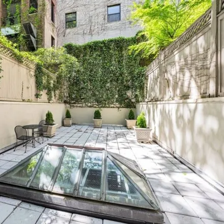 Image 3 - 232 E 68th St, New York, 10065 - Townhouse for rent
