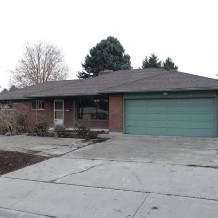 Buy this 5 bed house on 4312 West Lincoln Avenue in Yakima, WA 98908