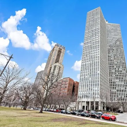 Buy this 2 bed condo on 2626 North Lakeview Avenue in Chicago, IL 60614