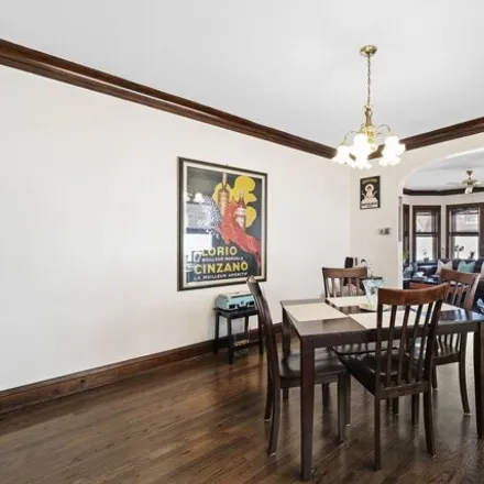 Image 6 - 6019 West Eddy Street, Chicago, IL 60634, USA - House for sale