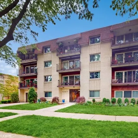 Buy this 2 bed condo on 1010 Washington Boulevard in Oak Park, IL 60302