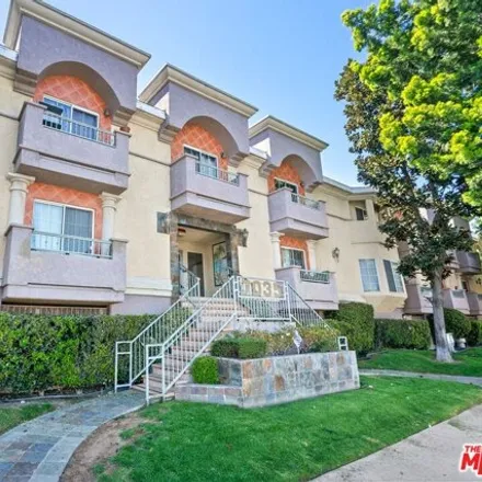 Buy this 2 bed townhouse on Alley 86039 in Los Angeles, CA 91406