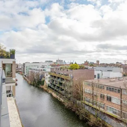 Rent this 2 bed apartment on Grand Canal Apartments in 56 De Beauvoir Crescent, De Beauvoir Town