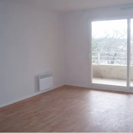 Image 2 - 4 Place de la Douze, 40000 Mont-de-Marsan, France - Apartment for rent