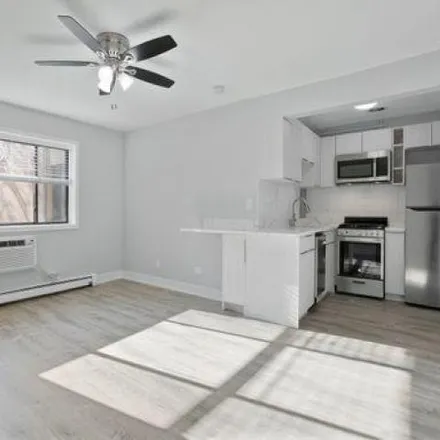 Image 3 - 6201 North Kenmore Avenue, Chicago, IL 60660, USA - House for rent